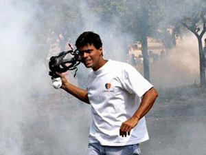 leopoldo-lopez-gasmask